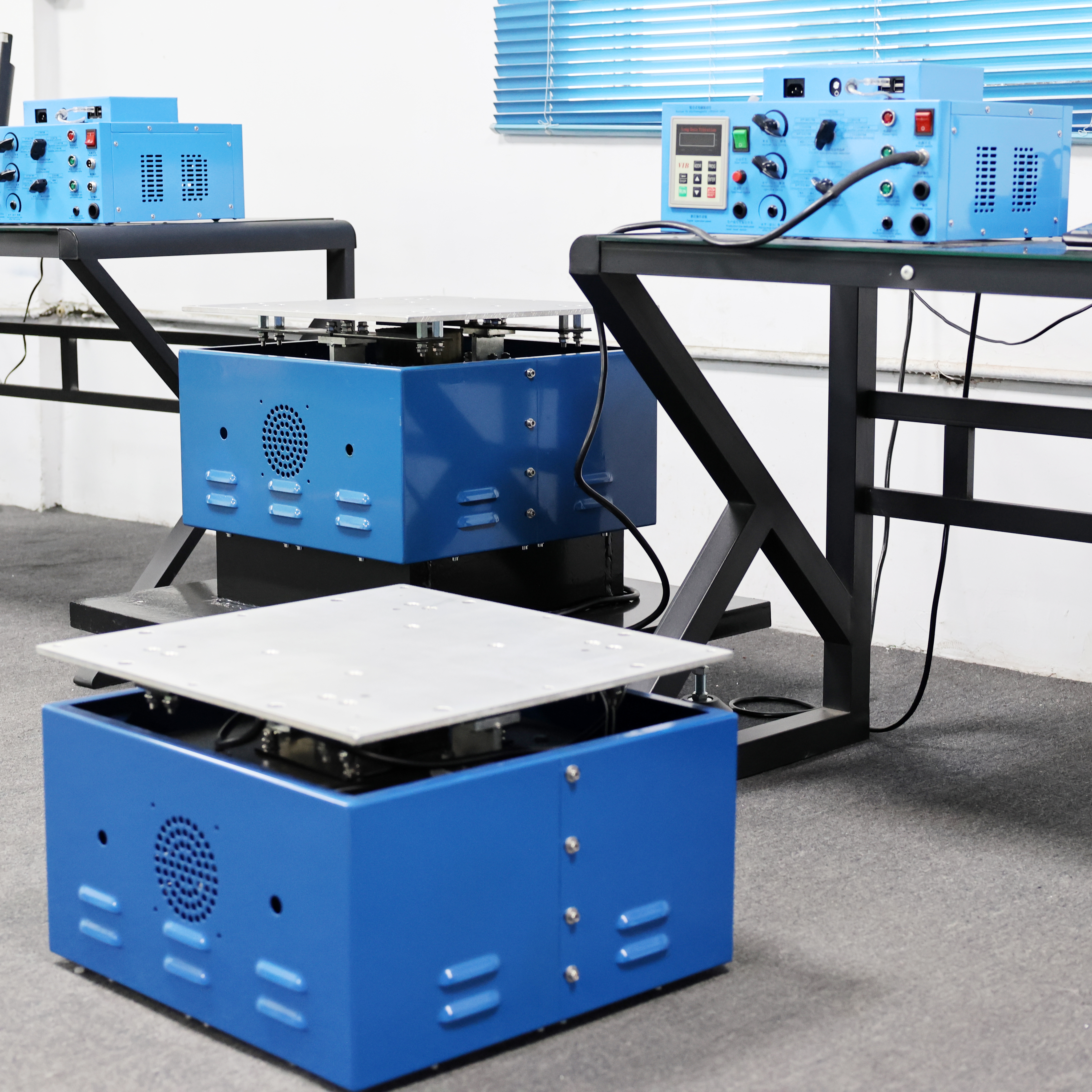 電磁式振動臺跟液壓式振動臺的區別